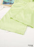 Pijama bohemio Corinne de satén en verde y beige.